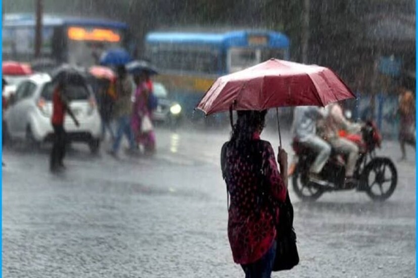 শুধু তাই নয়, কোচবিহার, জলপাইগুড়ি, উত্তর দিনাজপুরেও ভারী সতর্কবার্তা জারি করেছে আলিপুরের হাওয়া অফিস। সমগ্র উত্তরবঙ্গেই অরেঞ্জ অ্যালার্ট জারি করা হয়েছে।