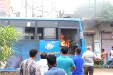 চলন্ত সরকারি বাসে আগুন, বড়সড় দুর্ঘটনার কবল থেকে বাঁচলেন যাত্রীরা