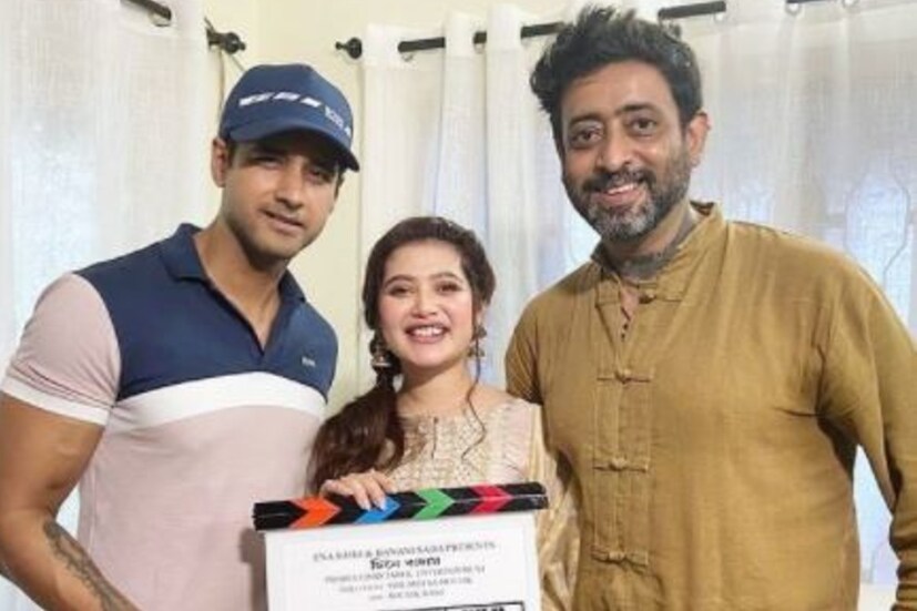 না। নুসরতের সন্তান সম্পর্কে কিছু লেখেননি তিনি। নতুন যাত্রা বলতে তিনি নতুন ছবির কথা বলেছেন। আজ বুধবার যশের আগামী ছবি চিনে বাদাম-এর মহরত হল। 