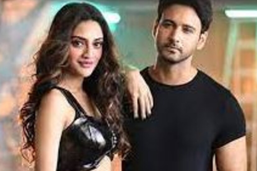 কারণ বিগত কয়েকদিনে এক সঙ্গে অনেকটাই সময় কাটিয়েছেন নুসরত ও যশ। যশের সঙ্গে একসঙ্গে ছবি না দিলেও নেটিজেন সেই টের পেয়েছে। যশের পোষ্য কুকুরকে নিয়ে সময় কাটাতে দেখা গিয়েছে নুসরতকে। 