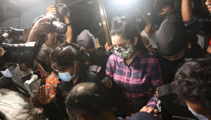  বাংলাদেশের খুলনার সাতক্ষীরায় জন্ম হয় পরীমনির। খুব ছোটবেলাতেই বাবা-মাকে হারান পরী। এরপর দাদু শামসুল হকের কাছে বড় হন পরীমনি। সরকারি কলেজে বাংলা নিয়ে অনার্স পড়াকালীনই ঢাকা আসেন পরী। তারপর থেকেই শুরু হয় তাঁর উত্থানের কাহিনি। অনেকেরই দাবি, ঢাকায় পা রাখতেই পর পর ছবিতে যেমন সুযোগ পান পরিমনী, তেমনই শহরের অভিজাতদের সঙ্গে শুরু হয় তাঁর ওঠাবসা। কয়েক মাস আগেই ঢাকা বোট ক্লাবে তাঁকে খুন ও ধর্ষণের চেষ্টার অভিযোগে এক ব্যবসায়ীর বিরুদ্ধে অভিযোগ তুলে আলোচনায় আসেন পরীমনি। দুই অভিযুক্ত নাসির উদ্দিন মাহমুদ ও তুহিন সিদ্দিকী ওরফে অমিকে গ্রেফতার করে পুলিশ। নাসির উদ্দিন এখন জামিনে মুক্ত। Photo: Collected