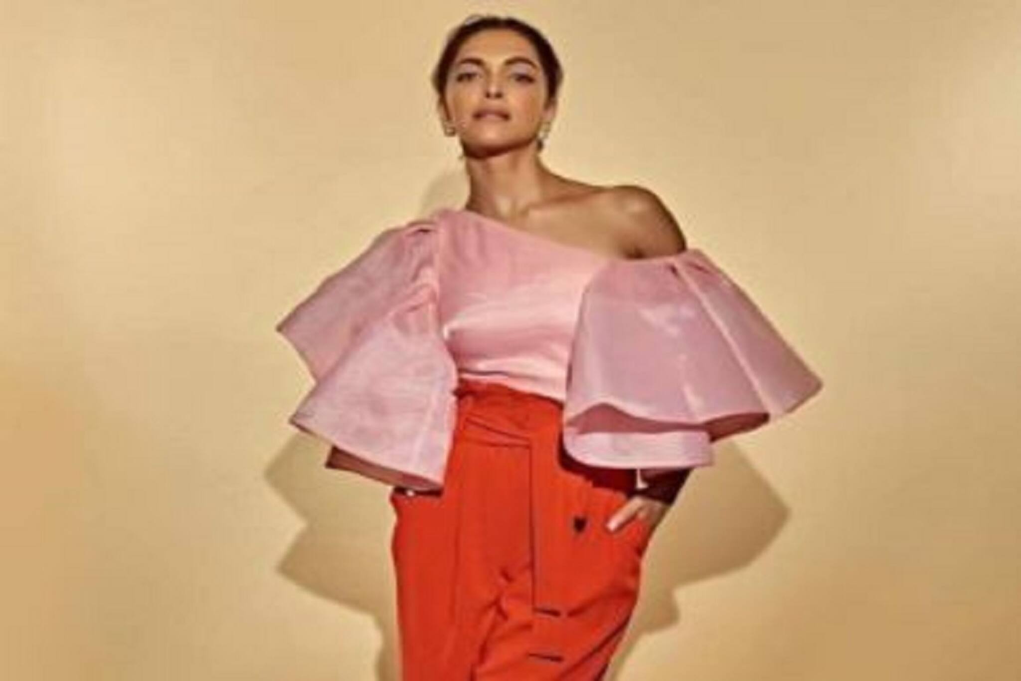 Deepika Padukone: কোমরের উপর হাল্কা করে উঠিয়ে দিলেন টপ, সকলের সামনে যা তুলে ধরলেন দীপিকা পাড়ুুকোন...