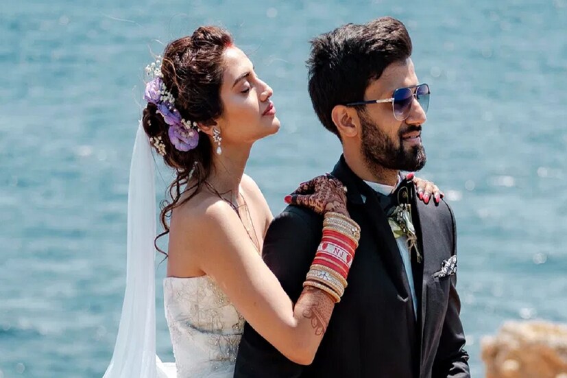 *উল্লেখ্য, নিখিল- নুসরতের তাঁদের সম্পর্কে ফাটল ধরে বেশ কয়েক মাস আগে। আইনের পথে হেঁটে আদালতের দ্বারস্থ হন নিখিল । তারপরই বিবৃতি দেন নুসরত। তিনি স্পষ্ট জানিয়ে দেন তিনি নিখিল ও তাঁর আইনত বিয়ে হয়নি। তাঁরা কেবলই সহবাস করেছেন। তাই বিচ্ছেদের কোনও প্রশ্নই আসে না। পাশাপাশি নিখিল ও তাঁর পরিবারের বিরুদ্ধে বেশ কিছু অভিযোগ করেন নুসরত। সংগৃহীত ছবি। 