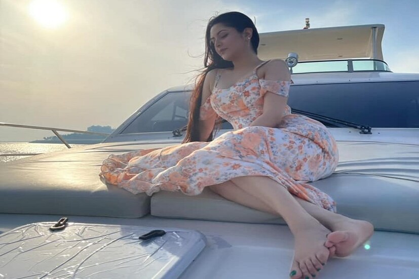 *পরী মনি সম্প্রতি এক ব্যবসায়ীর বিরুদ্ধে ধর্ষণের চেষ্টার অভিযোগ তুলে সংবাদের শিরনামে আসেন। ওই মামলায় ঢাকা বোট ক্লাবের সদস্য ব্যবসায়ী নাসির উদ্দিন মাহমুদকে গ্রেফতার করে পুলিশ। সংগৃহীত ছবি।