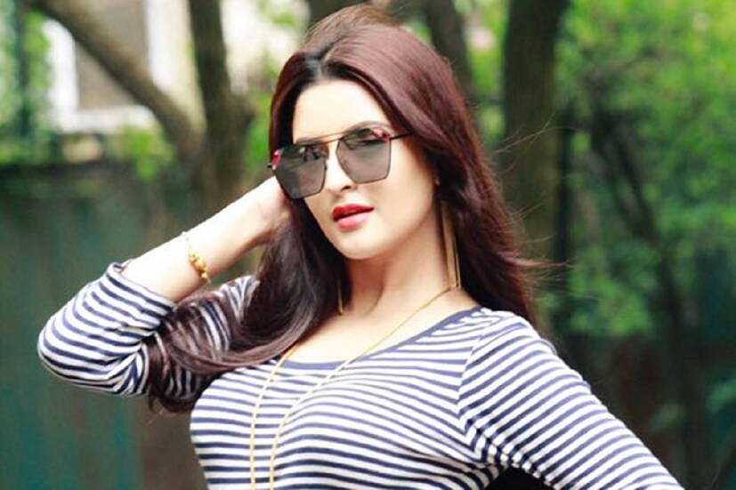 *এ দিন আজ সন্ধ্যা পৌনে ৭ টা নাগাদ পরীমনিকে আটক করা হয়, জানিয়েছেন র‍্যাব কর্তা  কর্নেল কে এম আজাদ। তল্লাশি অভিযানের সময় র‍্যাবের মহিলা আধিকারিকরাও উপস্থিত ছিলেন।  তবে  কী কারণে এই অভিযান, সে বিষয়ে মুখ খোলেননি উপস্থিত র‌্যাব কর্মকর্তারা। সংগৃহীত ছবি। 