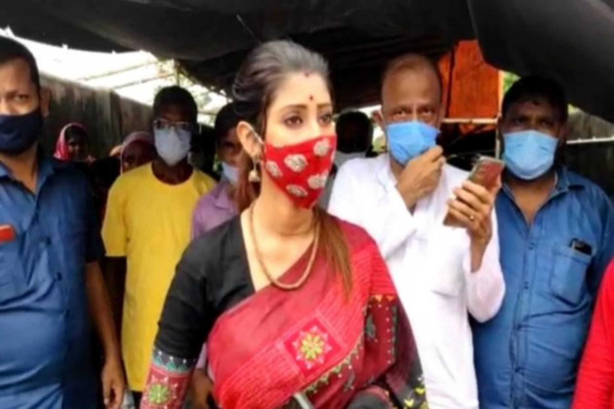 লক্ষ্মীর ভাণ্ডার প্রকল্পের ক্যাম্পে লম্বা লাইন, পরিদর্শনে ফিরদৌসী বেগম-লাভলী মৈত্র