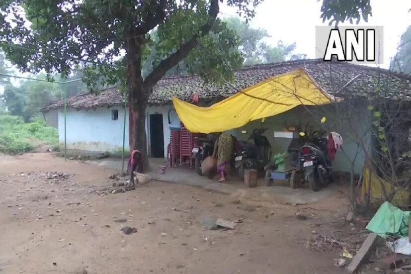 সলিমা টেটে সিমডেগা জেলার সদর প্রখণ্ডের অন্তর্গত বড়কি ছাপ গ্রামের বাসিন্দা৷ তাঁর মায়ের নাম সুভানি টেটে, আর বাবার নাম সুলক্ষণ টেটে৷ সলিমার বাবা হকির খুব ভালো খেলোয়াড় ছিলেন৷ ফলে ছোট থেকেই তিনি বাড়িতে হকির পরিবেশ দেখেছেন৷ সলিমা কিন্তু সলিমার বাড়ির অবস্থা দেখলে চোখে জল আসবে৷ অলিম্পিক্সের আগে অবধি সলিমার বাড়িতে টেলিভিশনও ছিল না৷