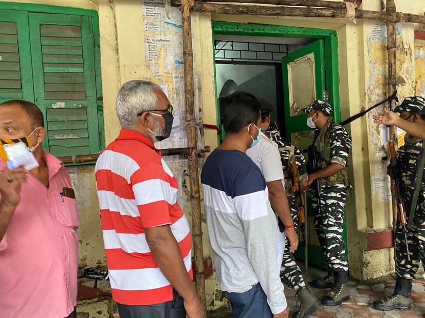  আজ ভবানীপুর, মুর্শিদাবাদের সামশেরগঞ্জ ও জঙ্গিপুরে নির্বাচন। ভবানীপুরে মোতায়েন ৩৫ কোম্পানি কেন্দ্রীয় বাহিনী। সব বুথে ওয়েব কাস্টিং ও সিসি ক্যামেরার নজরদারির ব্যবস্থা। সব বুথে মাইক্রো অবজার্ভার। সব বুথেই নির্বিঘ্নে ভোট শুরু। জানিয়ে দিল কমিশন। জাতীয় নির্বাচন কমিশন ভবানীপুরের ভোট নিয়ে ঘনঘন নজরদারি রাখছে।