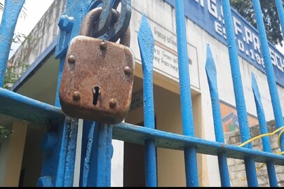 স্মার্টফোনের 'ফাঁদে' পড়ুয়ারা, প্রশ্ন শুধু কবে খুলবে স্কুল?
