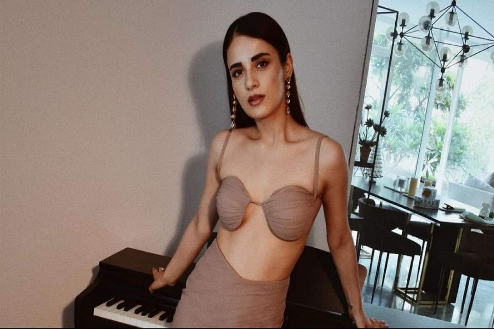 Radhika Madan On Troll: 'আমার শরীর, যা ইচ্ছে তাই করব'! আচমকা কেন এত রেগে গেলেন রাধিকা?