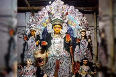 সাড়ে ৩০০ বছরের রীতি মেনে দুর্গাপুজো, শিবপুরের পাল বাড়িতে ১৫ দিন ধরে চলে চণ্ডীপাঠ!