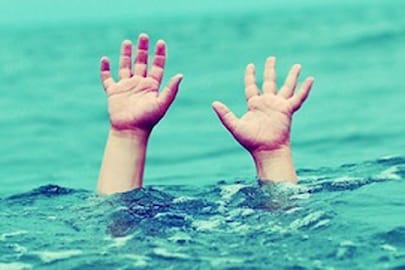 খেলতে গিয়ে পুকুরের জলে ডুবে মর্মান্তিক কাণ্ড, হাহাকার দুই শিশুর পরিবারে!