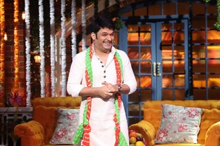 সঞ্চালক কপিল শর্মা।