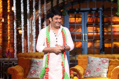 সঞ্চালক কপিল শর্মা।