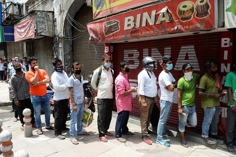 জানা গিয়েছে, ইতিমধ্যেই করোনা ভাইরাসের টিকা নিয়ে ফেলেছেন নীলগিরির ৯৭ শতাংশ মানুষ। অন্তত একটি করে ডোজ নেওয়া হয়ে গিয়েছে বহু লোকেরই। দ্রুত একশো শতাংশ মানুষকেই টিকা দিতে মরিয়া জেলা প্রশাসন। ইতিমধ্যেই বাড়ি বাড়ি গিয়েও টিকাকরণ করা শুরু হয়েছে।