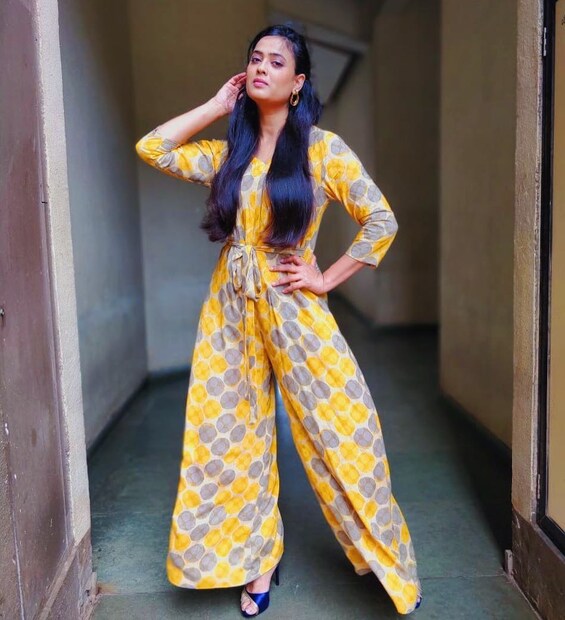 চাবুকের মত শরীর থেকে আগুন ঝরে পড়ছে শ্বেতা তিওয়ারির ৷ ছবি সৌজন্যে ইনস্টাগ্রাম ৷ 
