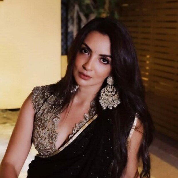 সোহেল কাপুরের স্ত্রী সীমা খান (Seema Khan is the wife of Sohil Khan) একজন জনপ্রিয় ফ্যাশন ডিজাইনার ৷ এখানেই শেষ নয় সীমা খান মুম্বইয়ের বান্দ্রায় একটি বিলাসবহুল বুটিকের মালকিনও ৷ ছবি সৌজন্যে ইনস্টাগ্রাম ৷
