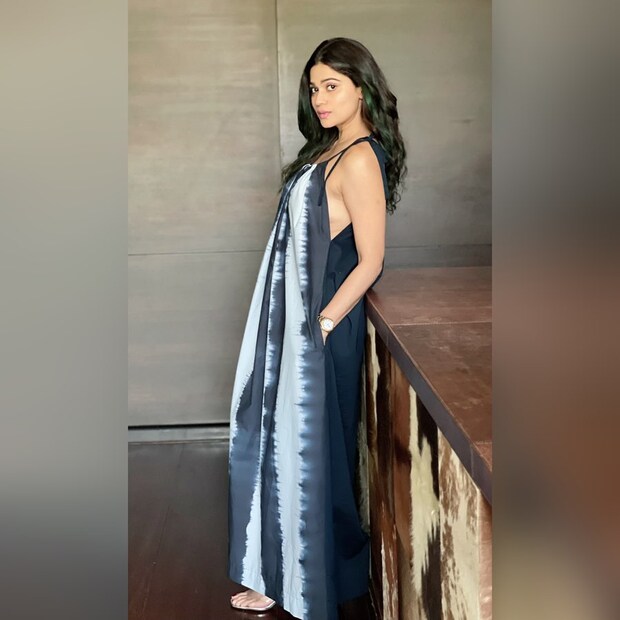 শমিতা শেট্টি কালো মিনি পোশাক (Shamita Shetty in black dress) সঙ্গে হাই হিল ঝড় তুলেছেন ৷ মুহূর্তেই ছবিগুলি ভাইরাল হয়েছে ৷ ছবি সৌজন্যে ইনস্টাগ্রাম ৷