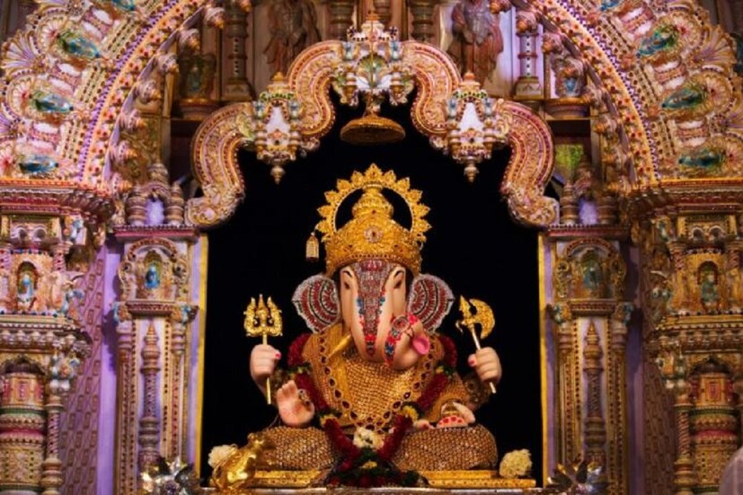 ২. শ্রীমৎ দগরুশেঠ হালওয়াই গণপতি মন্দির (Dagdusheth Halwai Ganapati Temple), পুণে: প্রায় ৭ ফুট ৫ ইঞ্চি লম্বা এবং ৪ ফুট চওড়া আবক্ষ গণেশ মূর্তির সাক্ষাৎ পাওয়া যাবে এখানে। শ্রীমন দগরুশেঠের সহকারী ও বন্ধু লোকমান্য তিলক (Lokmanya Tilak) প্রথম এখান থেকে গণেশ মহোৎসব পালনের সিদ্ধান্ত নেন।