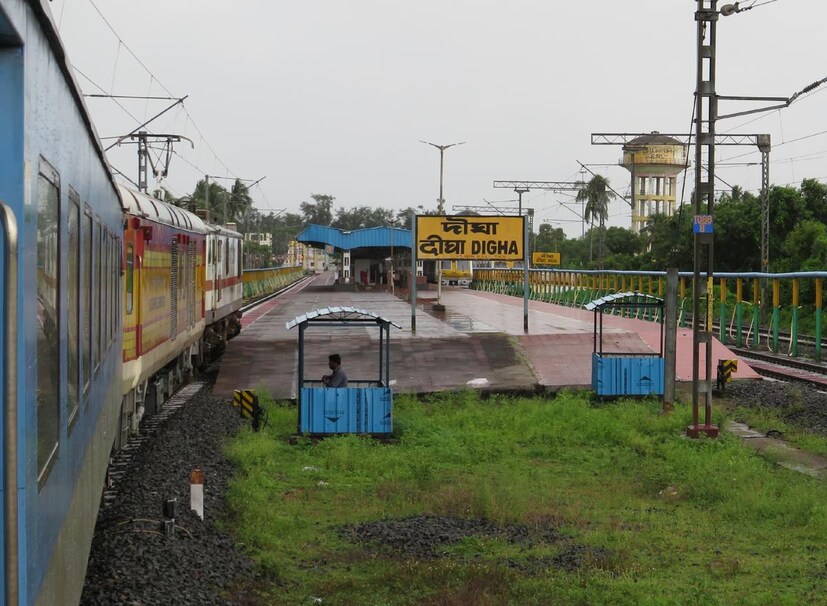 আজ মঙ্গলবার থেকে শুরু হল সরাসরি হাওড়া দিঘা ট্রেন (Howrah Digha Train) পরিষেবা। পুজোর আগে রেল পরিষেবা শুরু হওয়ায় খুশি স্থানীয় হোটেলমালিক ও ব্যবসায়ীরা।