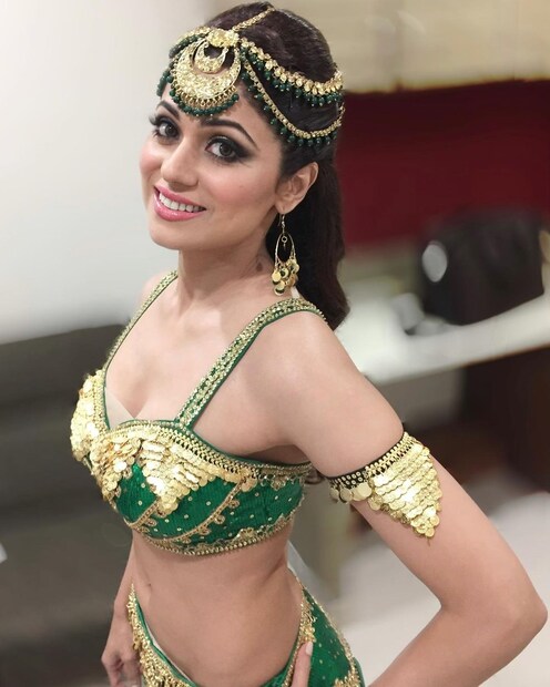 টু-পিসে আরও সুন্দর নির্মেদ চেহারায় সবুজ পোশাকে শমিতা শেট্টিকে দারুণ ও দুর্দান্ত লাগছে ৷ রেট্রো লুকে ফের শমিতা শেট্টি যেন ঝড় তুলেছেন ৷ ছবি সৌজন্যে ইনস্টাগ্রাম ৷