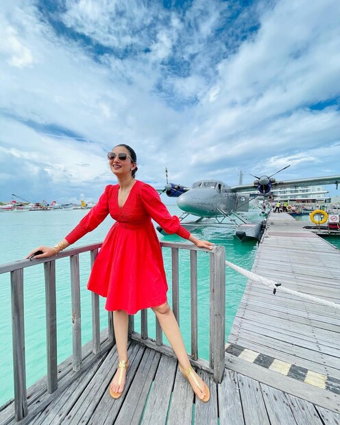লাল হট পোশাকে (Red Hot Dress) আরও একবার কাঁপাচ্ছেন বহু পুরুষের স্বপ্নসুন্দরী গহর খান ৷ প্রতীকী ছবি ৷