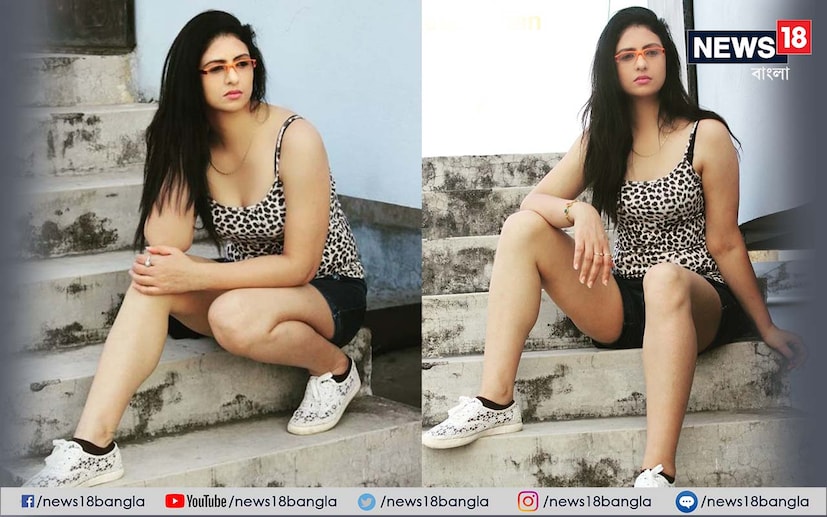 মহম্মদ শামির -পত্নী হাসিন জাহান সবসময়েই সাহসী৷ তাঁর জীবনধারা, থেকে পোশাকআশাকের স্টেটমেন্ট সবেতেই তিনি একেবারে হাটকে৷ সোশ্যাল মিডিয়ায় তিনি বিভিন্ন সময়েই বোল্ড অবতারে ছবি পোস্ট করে থাকেন৷ ফের একাবারে হাসিনের রূপে মাত হলেন নেটিজেনরা৷ Photo Courtesy- Hasin Jahan/ Facebook 