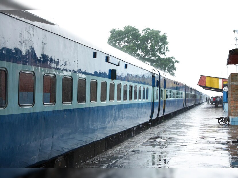 IRCTC ও পূর্ব রেলের আধিকারিকরা জানিয়েছেন, মহাকালেশ্বর জ্যোতির্লিঙ্গ, ওমকারেশ্বর, সোমনাথ মন্দির, দ্বারকা, নাগেশ্বর, ত্র্যম্বকেশ্বর, কাশী বিশ্বনাথ, সিরিডি, শনি-শিঙ্গাপুর, স্ট্যাচু অফ ইউনিটি-র মতো ধর্মীয় এবং দর্শনীয় স্থান ছুঁয়ে যাবে এই ট্রেন। 