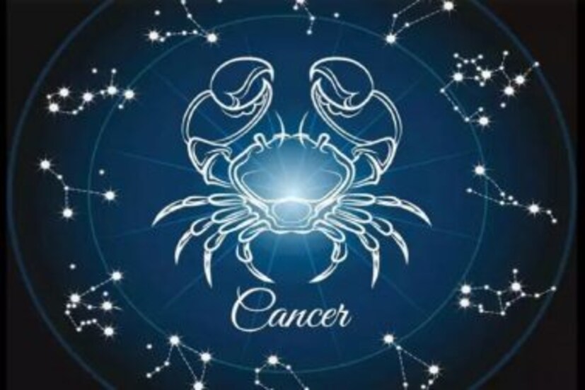 কর্কট (Cancer): জুন ২১ থেকে জুলাই ২২  এরা যাদের ভালবাসে, তাদের প্রতি খুবই যত্নশীল৷ তবে অনেক সময়ই কিছু কিছু বিষয়ের কারণে এদের মনের কোণে মেঘ জমে৷ সে ক্ষেত্রে কোথা থেকে সমস্যা হচ্ছে, সেটা ভাল ভাবে বুঝতে হবে৷ তার পর পদক্ষেপ করতে হবে৷