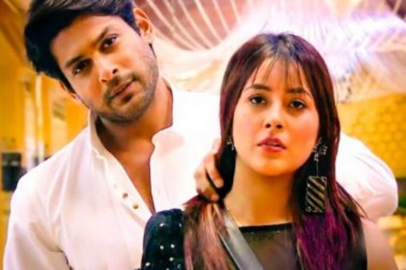 সিদ্ধার্থকে সব সময়ই আগলে রাখতেন শেহনাজ। ঘরের অন্য প্রতিযোগীদের সঙ্গে অশান্তির সময় শেহনাজ সব সময়ই সিদ্ধার্থের পাশে থাকতেন। একাধিক বার শো-তে তাঁদের ঘনিষ্ঠ অবস্থাতে দেখাও গিয়েছে। সূত্রের খবর, তাঁরা নাকি বিয়েও করবেন ভেবেছিলেন। গত মাসে টেলিভিশনের রিয়ালিটি শো ডান্স দিওয়ানে ৩ ও বিগ বস ওটিটি-তে দেখা গিয়েছিল এই জুটিকে। রিয়ালিটি শো-তেও পারফর্ম করেছিলেন তাঁরা একসঙ্গে।