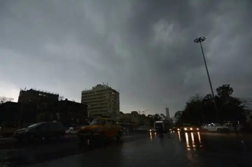 রাত ২ টো থেকে সকাল ৬টা পর্যন্ত কলকাতার বিভিন্ন জায়গায় বৃষ্টিপাতের পরিমাণ দেখে নিন মিলিমিটারে ৷ মানিকতলা ৩০, বীরপাড়া- ৩৮, বেলগাছিয়া- ৬৩, ধাপা- ২১, তপসিয়া- ৩১, উল্টোডাঙ্গা-২৯, পামারব্রিজ- ৩৬, ঠনঠনিয়া-৩৮, বালিগঞ্জ-৩২, মোমিনপুর-৬৪, চেতলা-৪৬, যোধপুর-৪৫, কালীঘাট-৫৭, গড়িয়া-৪২, পাতিপুকুর-২৪, জিঞ্জিরা বাজার-৫৯, বেহালা-৬৪ Representational Image