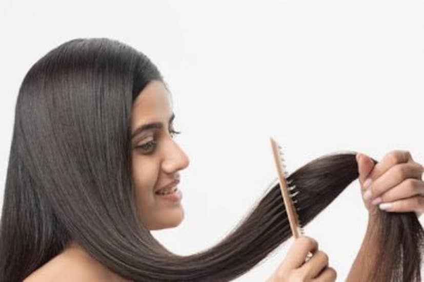 চুলের ডগা ফেটে যাওয়ার মতো সমস্যার মোকাবিলায় এই পদ্ধতি খুবই কার্যকর। এ ছাড়া চুল গোড়া থেকে মজবুত করতে আর চকচকে করতে সাহায্য করে এই পদ্ধতি।