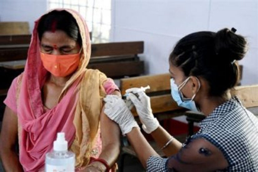 তামিলনাড়ুতে রোজই দেড় হাজার ছাড়াচ্ছে দৈনিক আক্রান্তের সংখ্যা। অন্ধ্রপ্রদেশে তা হাজার থেকে দেড় হাজারের মধ্যেই ঘোরাফেরা করছে। তবে মিজোরামের পরিস্থিতি এখনও নিয়ন্ত্রণের বাইরে। গত ২৪ ঘণ্টাতেও সেখানে আক্রান্ত হয়েছেন ১ হাজার ৩২২ জন।
