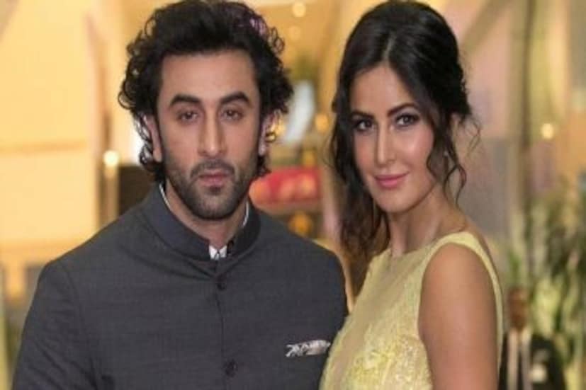 'আজব প্রেম কি গজব কাহানি' ছবির সেটেই প্রেম হয় ক্যাটরিনা ও রণবীরের। প্রায় ৬ বছর চলেছিল তাঁদের প্রেম। স্পেনে একসঙ্গে বেড়াতেও গিয়েছিলেন দুই তারকা। যদিও সেই প্রেমও ভেঙে যায়। 