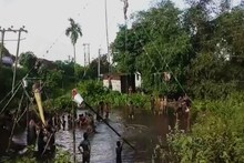 জন্মাষ্টমীতে আত্মহারা কৃষ্ণভক্তরা, উত্তরবঙ্গে চলল কাঁদা খেলা