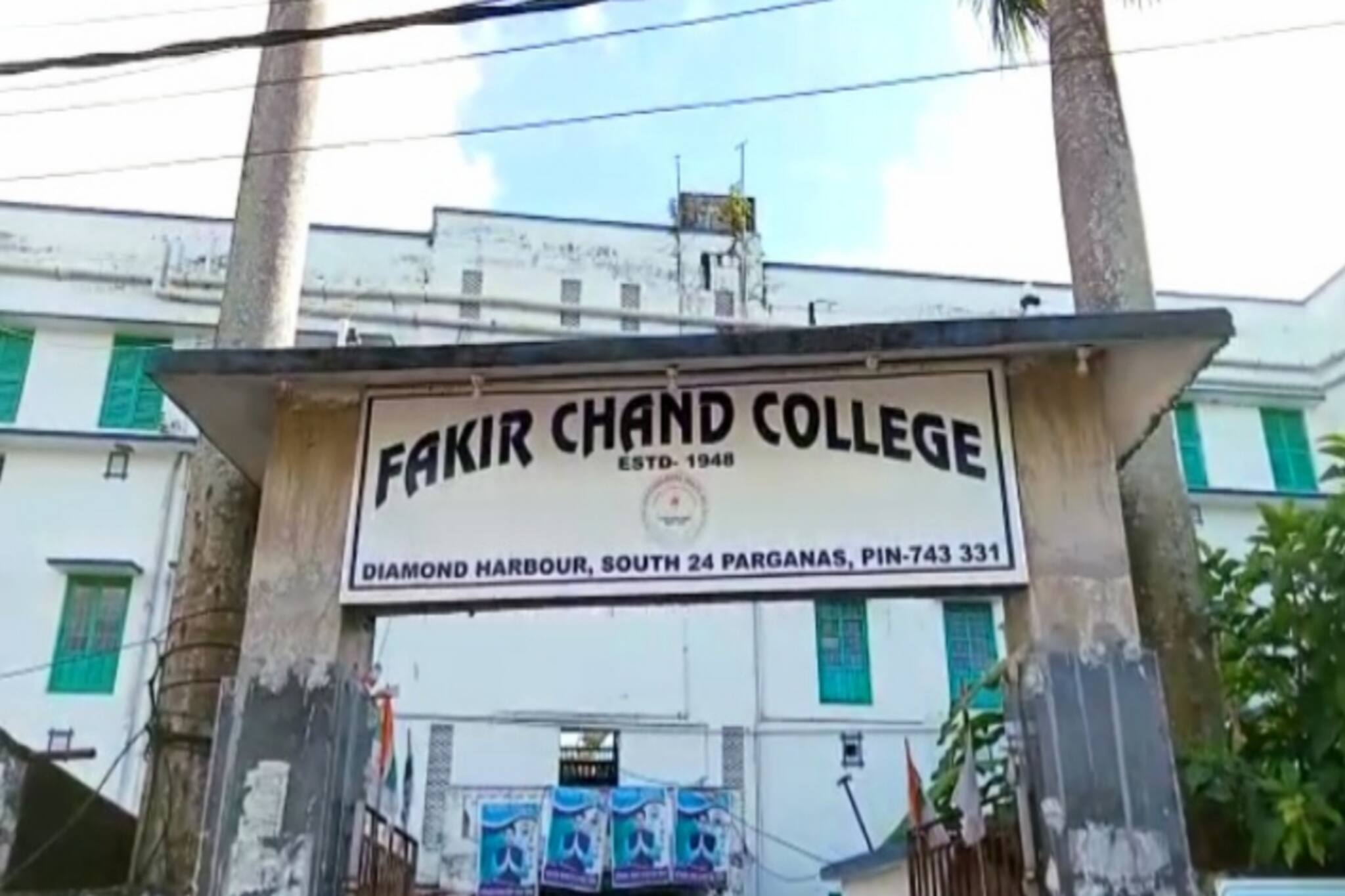 স্নাতকোত্তরে পাস করানোর দাবিতে বিক্ষোভ