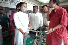 ২৮৪ ছাত্রছাত্রীকে সাইকেল দিলেন বিধায়ক! স্কুলে উন্নয়নের আশ্বাস