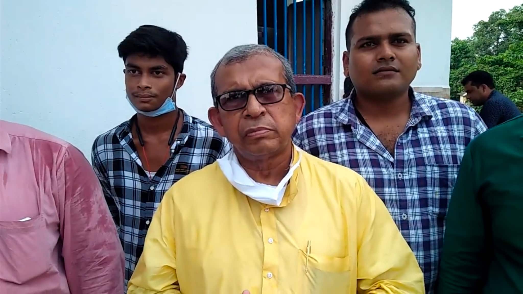 পশ্চিম মেদিনীপুরে বন্যায় নদী বাঁধ রক্ষাকারীদের কৃতজ্ঞতা জ্ঞাপন মানস ভুঁইয়ার