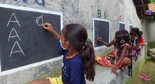 আদিবাসী পাড়ায় 'দুয়ারে শিক্ষা'র আয়োজন রাস্তার মাস্টারের আদিবাসী পাড়ায় 'দুয়ারে শিক্ষা'র আয়োজন রাস্তার মাস্টারের