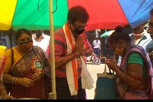হাওড়া কদমতলার ২১ নম্বর ওয়ার্ডে আয়োজিত হল এক টাকায় ব্যাগভর্তি বাজার কর্মসূচি