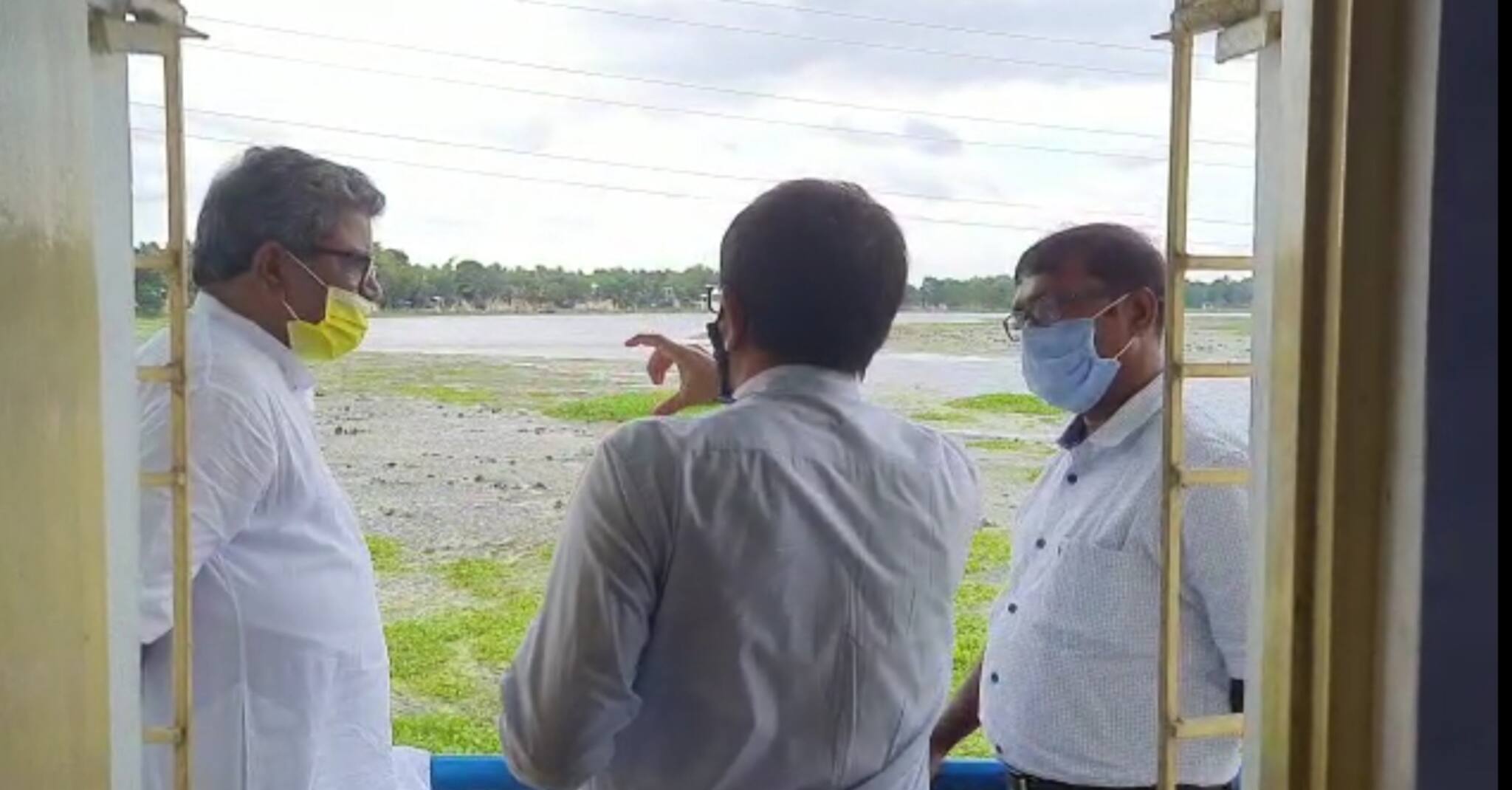 বনসৃজনের মাধ্যমে বাঁশদহ বিল সংলগ্ন এলাকা সৌন্দর্যায়নের উদ্যোগ বিধায়কের