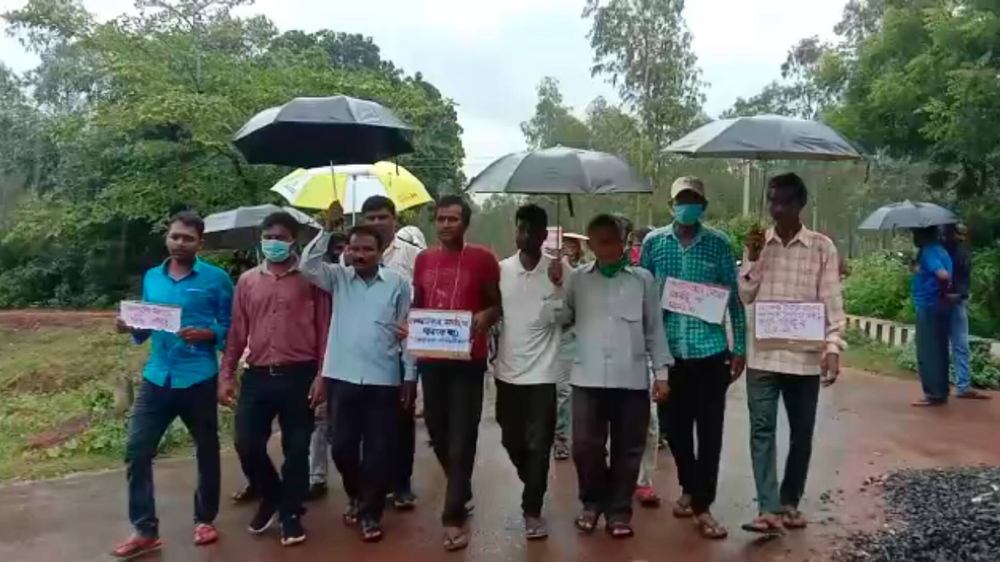 বনদফতরের গাছ কাটার টেন্ডার নিয়ে দুর্নীতির অভিযোগে প্রতিবাদ