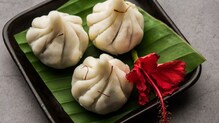 সুখকর্তার সান্ধ্যপূজার আগেই সহজে বানিয়ে নিন এই ৫মোদকের যে কোনও একটি সুখকর্তার সান্ধ্যপূজার আগেই সহজে বানিয়ে নিন এই ৫মোদকের যে কোনও একটি