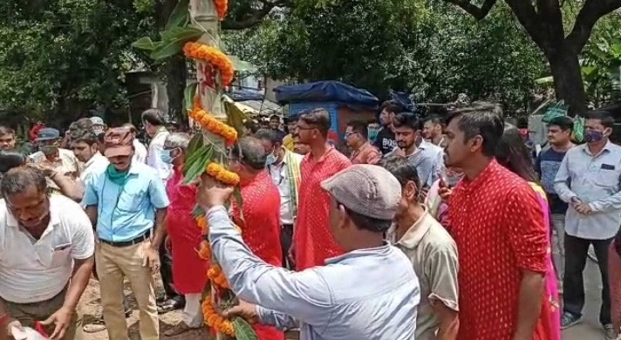 দিল্লির লোটাস টেম্পলের আদলে তৈরি হচ্ছে দুর্গা পুজোর মণ্ডপ
