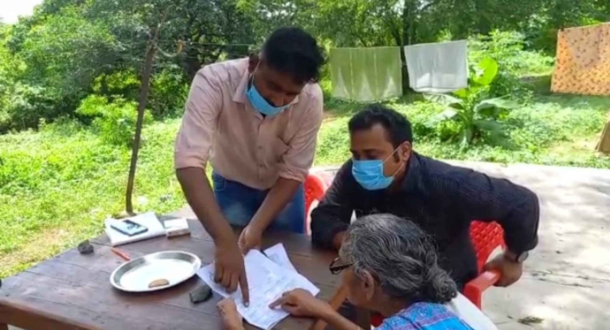 বৃদ্ধাশ্রমের দুয়ারে পৌঁছে গেল সরকার, হাজির প্রকল্পের ডালি নিয়ে