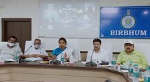 দুয়ারে রেশন সফল করতে বীরভূম প্রশাসন ভবনে বৈঠক রাষ্ট্রমন্ত্রী জ্যোৎস্না মান্ডির দুয়ারে রেশন সফল করতে বীরভূম প্রশাসন ভবনে বৈঠক রাষ্ট্রমন্ত্রী জ্যোৎস্না মান্ডির