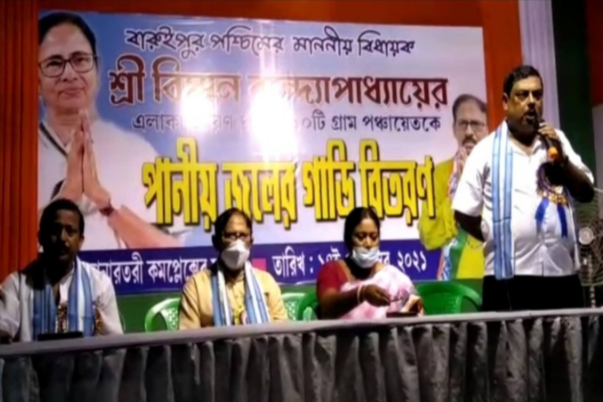 পুজোর আগে এলাকাবাসীদের উপহার স্পিকার বিমান বন্দ্যোপাধ্যায়ের