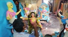 এক করোনাই রেহাই নেই, দোসর বৃষ্টি! বিশ্বকর্মা-মনসা পুজোয়ে মন্দা শিল্পীদের এক করোনাই রেহাই নেই, দোসর বৃষ্টি! বিশ্বকর্মা-মনসা পুজোয়ে মন্দা শিল্পীদের