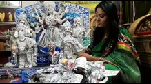 ঔষধের ফেলে দেওয়া স্টিপ ও খাম দিয়ে দুর্গা প্রতিমা গড়লেন গৃহবধূ পাপিয়া কর ঔষধের ফেলে দেওয়া স্টিপ ও খাম দিয়ে দুর্গা প্রতিমা গড়লেন গৃহবধূ পাপিয়া কর