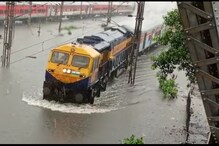 জলে ডুবলো রাস্তা, অদৃশ্য হলো ট্রেন লাইনও, একটানা বৃষ্টিতে ভোগান্তি হাওড়াবাসীর জলে ডুবলো রাস্তা, অদৃশ্য হলো ট্রেন লাইনও, একটানা বৃষ্টিতে ভোগান্তি হাওড়াবাসীর